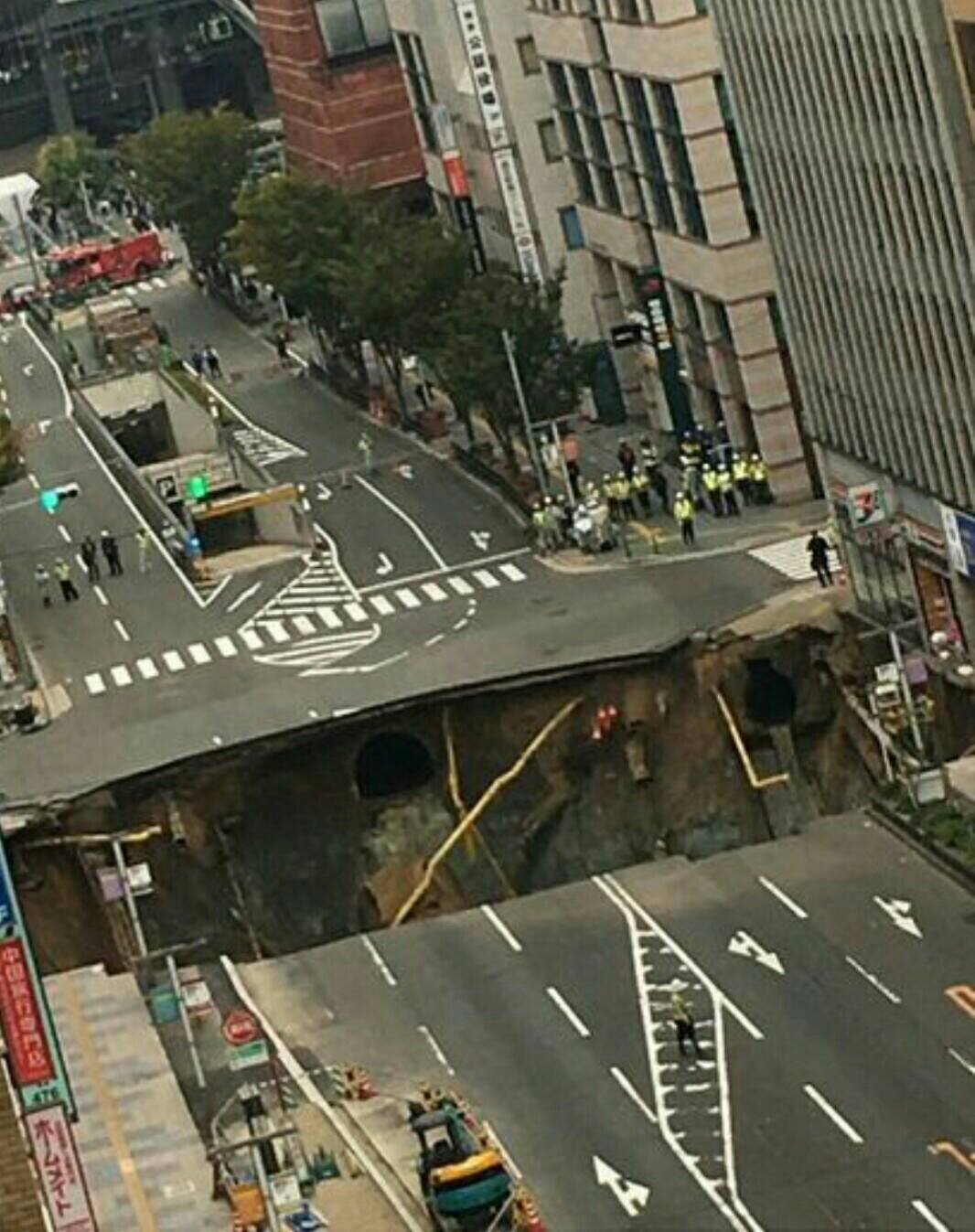 博多駅前道路陥没 社長の日記