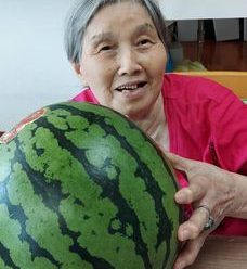 大きなスイカ🍉１番館・デイサービス