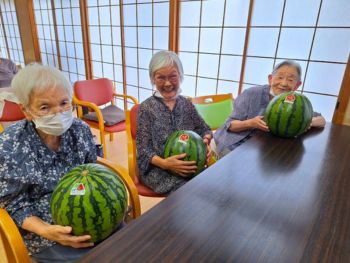 Read more about the article 差し入れ🍉たかのしの杜