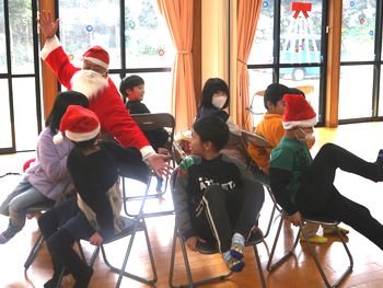 Read more about the article クリスマス会🎄スマイルKids